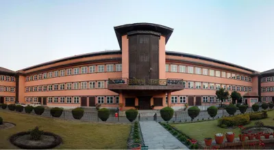 सर्वोच्चले भन्यो- गभर्नरलाई काम गर्नबाट नरोक्नु