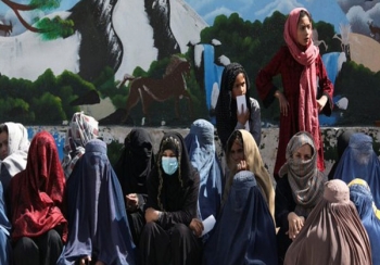 महिलालाई गैरसरकारी संस्थाको काममा लगाएको प्रतिबन्धमा पुनर्विचार गर्न तालिबानलाई आग्रह