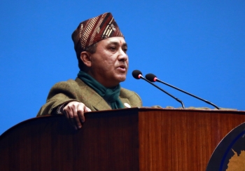 ओलीलाई विश्वप्रकाशको जवाफ- हामीले ढोक्सा थापेको होइन तपाईँले प्रधानमन्त्रीलाई पिँजडामा राखेको