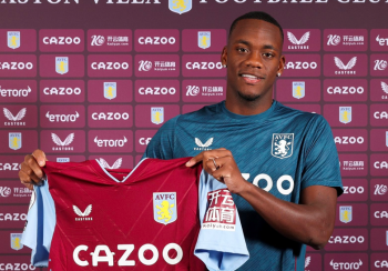 स्ट्राइकर डुरान एस्टनमा अनुबन्ध