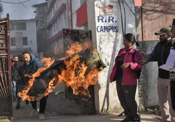 शिक्षामन्त्रीको राजीनामा माग्दै पुत्ला दहन