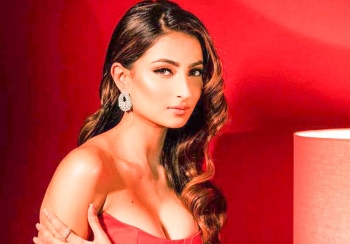 रातो गाउनमा सजिएकी पलक तिवारी (फोटो फिचर)