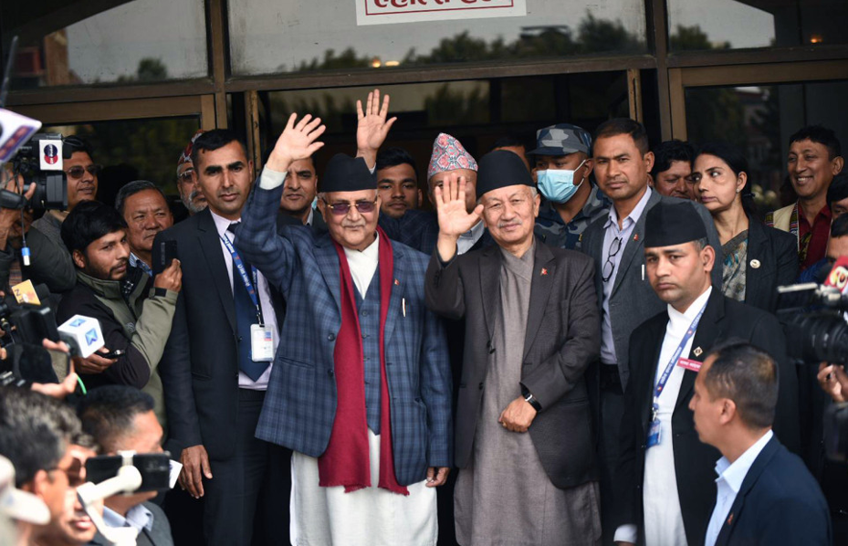 आठ दलीय गठबन्धन नै छैन : अध्यक्ष ओली