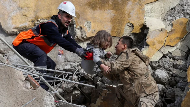 टर्की भूकम्प : १४० घण्टापछि १३ वर्षकी बालिका जीवितै उद्धार