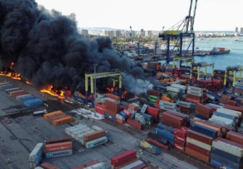 टर्कीमा भूकम्पका कारण बन्दरगाहमा भीषण आगलागी