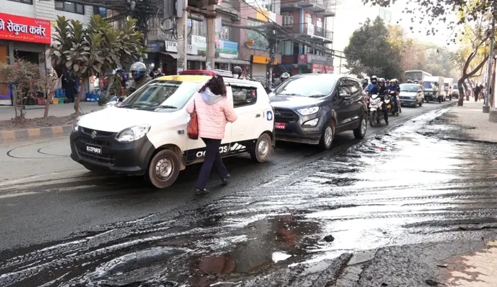 सिंहदरबारको ढल विसर्जनमा चरम लापरबाही