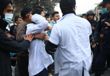 चिकित्सकहरुको आन्दोलन स्थगित, सरकारसँग ६ बुँदे सहमति