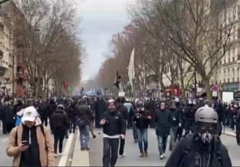 फ्रान्समा सेवा निवृत्त हुने उमेर हद बढाएको विरोधमा प्रदर्शन