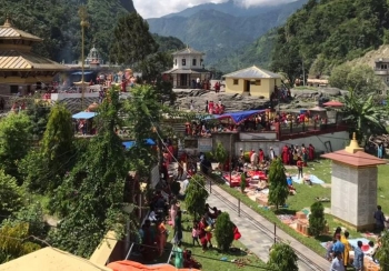 गलेश्वरमा बिहानैदेखि भक्तजनको भीड