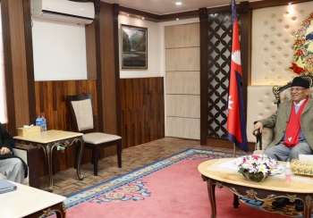 प्रचण्ड-ओलीबीच बालुवाटारमा छलफल