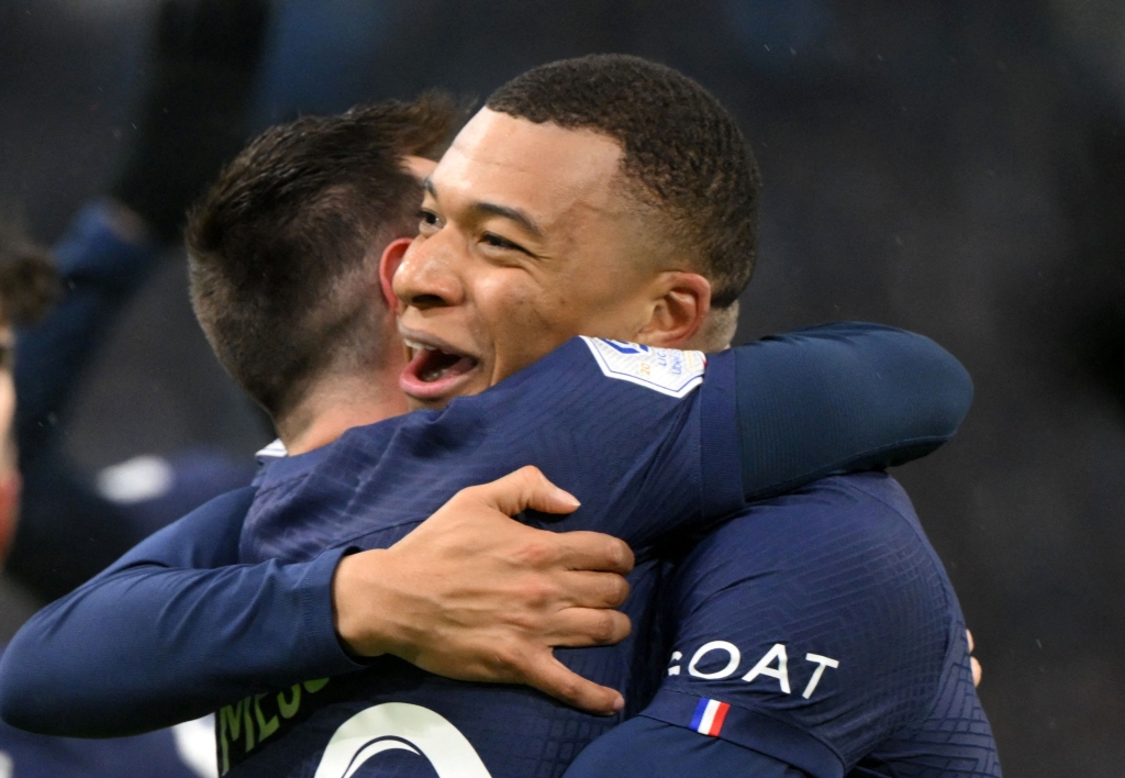 एमबाप्पेद्वारा कीर्तिमान बराबर, मेस्सीको ७०० गोल पूरा