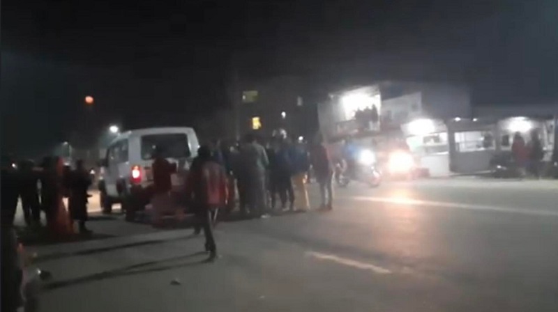 काठमाडौँ साँखुमा टिपरको ठक्करबाट दुई वटा मोटरसाइकलका चालकको मृत्यु, एक जना घाइते