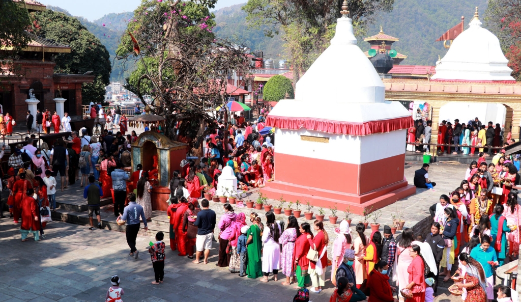 चैते दसैँ विन्ध्यवासिनीमा भक्तजनको घुइँचो