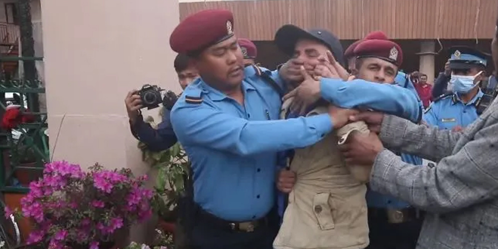 धरौटी नबुझाएपछि प्रधानमन्त्रीविरुद्ध नारावाजी गर्ने तीन जना जेल चलान