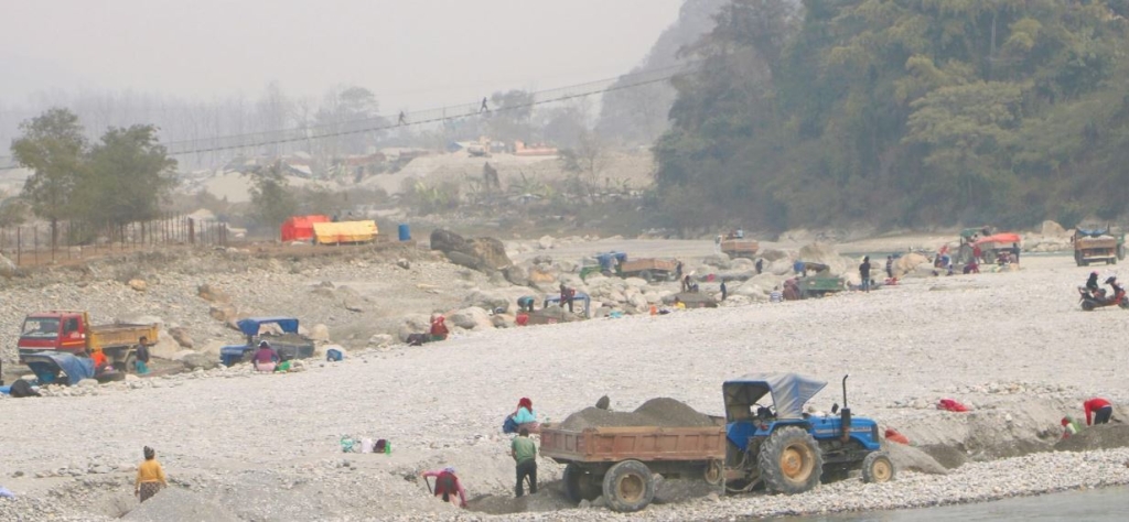 सेती किनारमा मजदुरको पीडाः न कसैले देख्छ, न कसैले सुन्छ