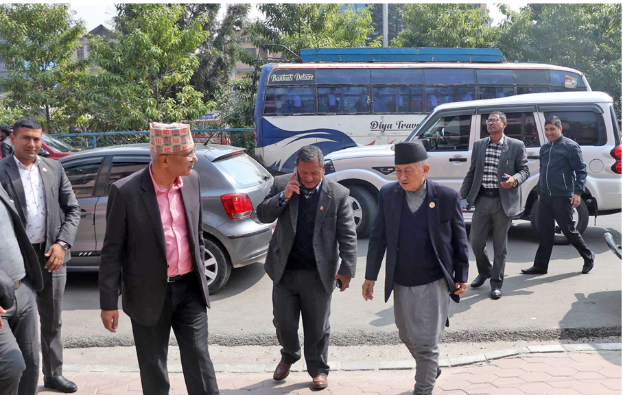 भोट माग्न सुवास नेम्वाङले भेटे सीके राउतलाई