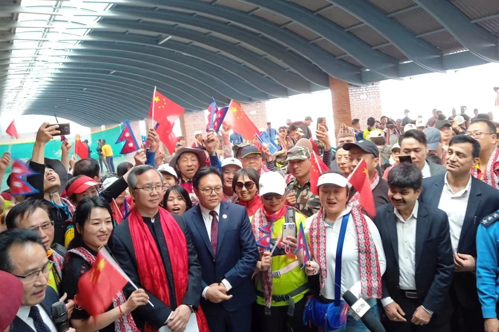 भैरहवा र पोखराबाट चीन उडानका लागि पहल गरिदिन चिनियाँ राजदूत छेन सोङलाई मन्त्री किरातीको आग्रह