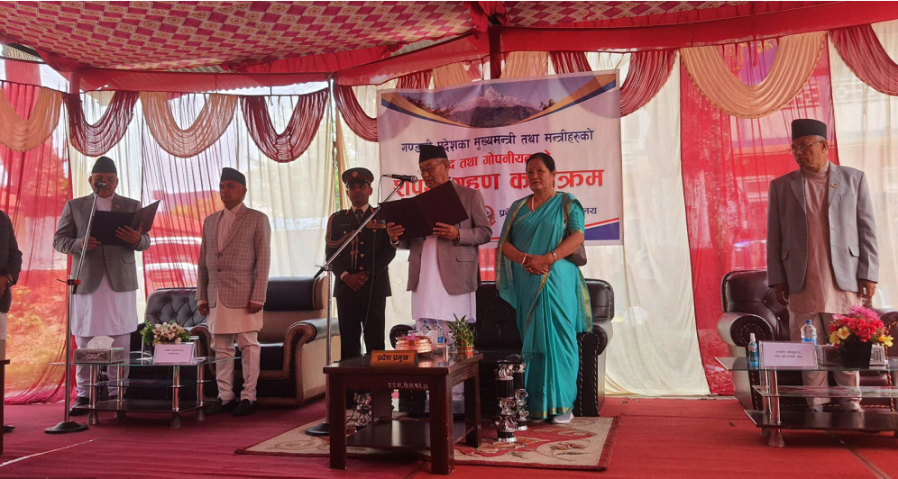 गण्डकीका मुख्यमन्त्री सुरेन्द्रराज पाण्डेले लिए शपथ