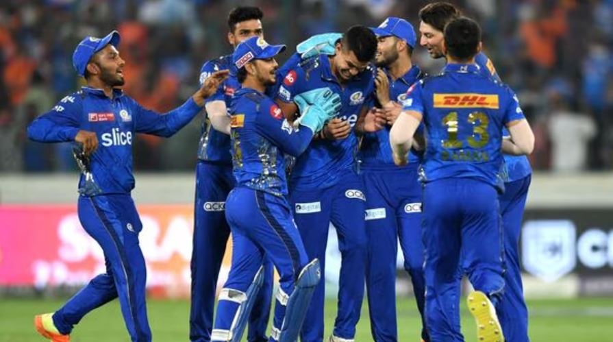 आईपीएल: मुम्बईले हैदराबादलाई १४ रनले हरायो