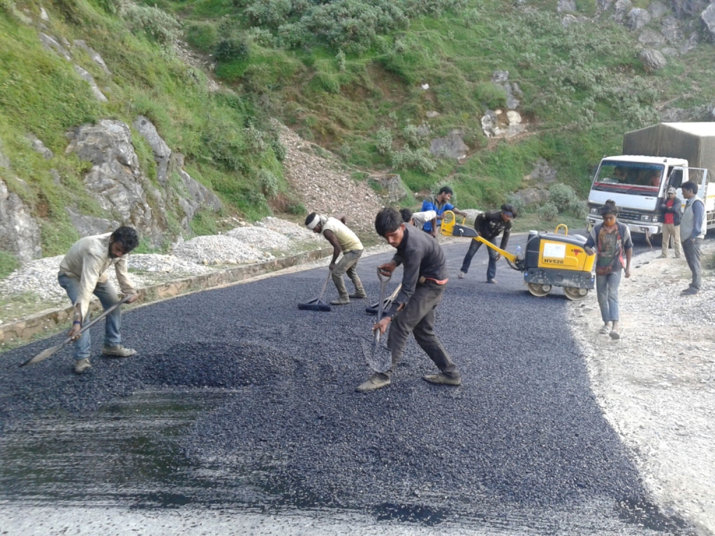 आँबुखैरेनीतर्फ सात किमि सडक कालोपत्रको तयारी