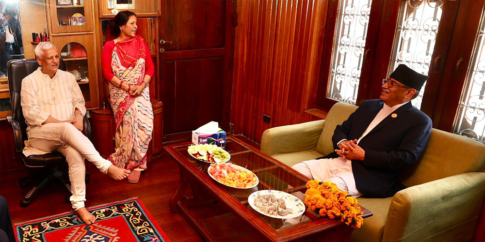 एमाले सचिव लेखराजको घर पुगे प्रधानमन्त्री