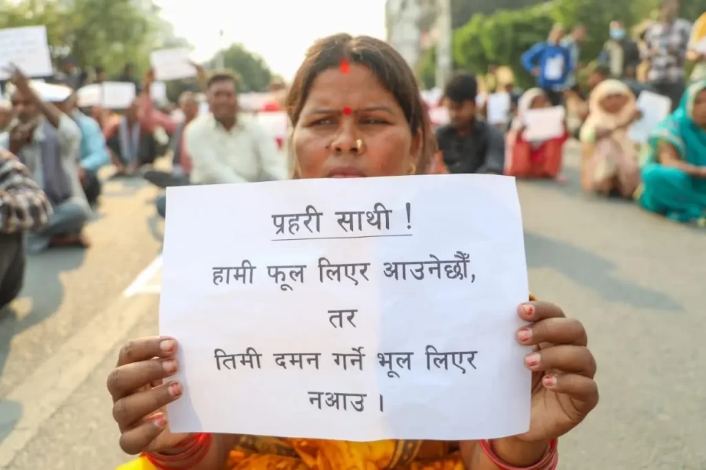 प्रहरी साथी हामी फूल लिएर आउँछौं, तिमी दमन गर्ने भूल लिएर नआऊ : मिटरब्याज पीडित