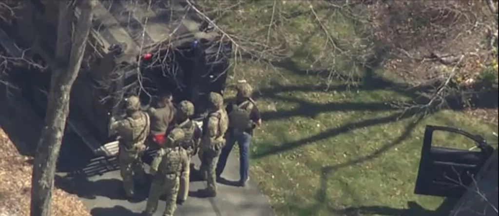 सैनिक युवक पक्राउ गोप्य दस्तावेज चुहाएको अभियोगमा