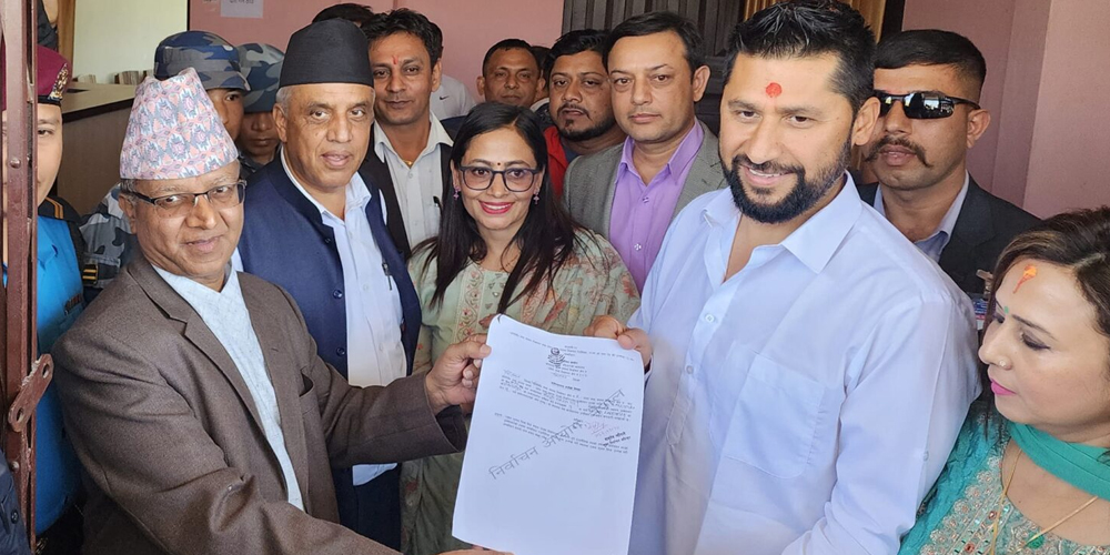 चितवनमा रवि लामिछानेको उम्मेदवारी दर्ता