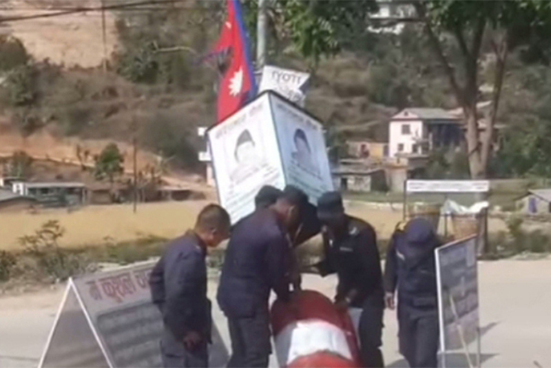 चोकको नामाकरण गरेर राखेको बोर्ड २४ घण्टा नबित्दै हटाइएको