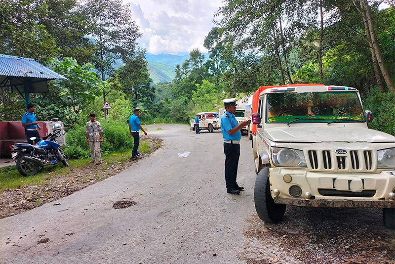 नौ महिनामा आठ हजार सवारी कारबाही गरेर ६० लाख राजश्व सङ्कलन : ट्राफिक कार्यालय पर्वत