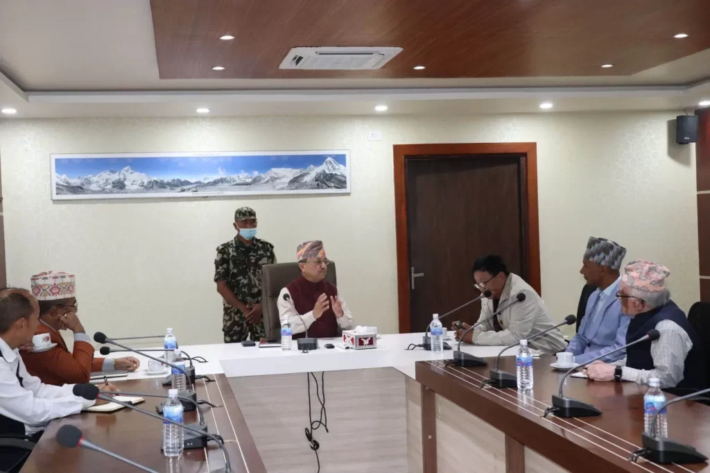 रक्षामन्त्री खड्का र महावीर पुनबीच वार्ता