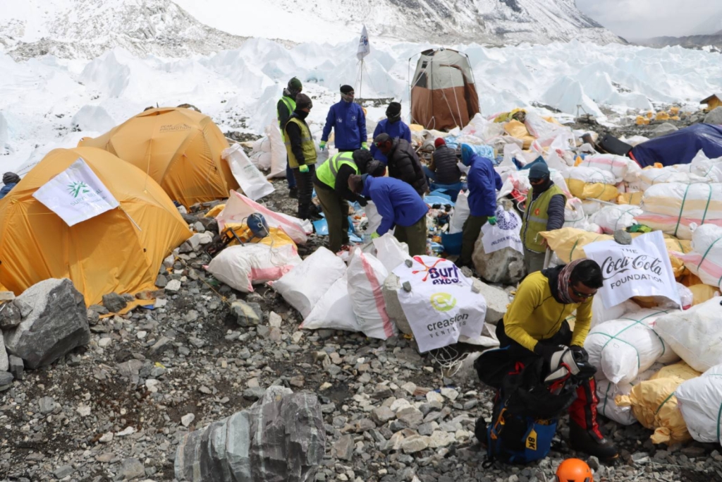 सेनाको हिमाल सरसफाइ अभियान : अन्नपूर्णबाट तीन हजार किलो फोहर सङ्कलन