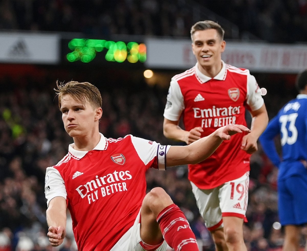 चेल्सीलाई हराउँदै आर्सनल शीर्ष स्थानमा