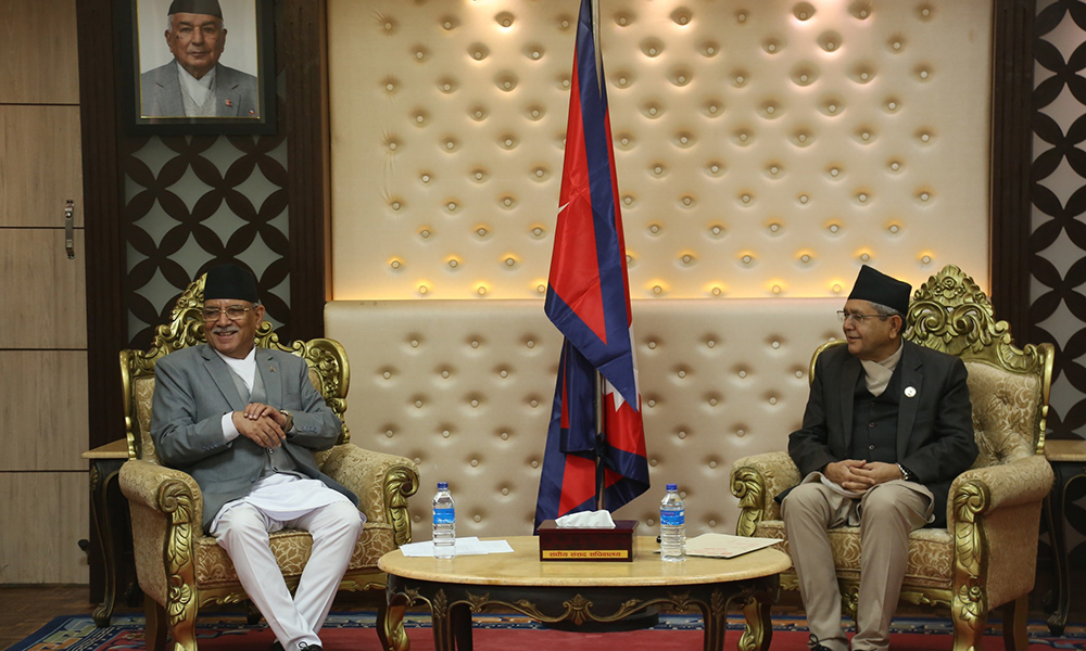 संसद बैठकअघि प्रधानमन्त्री प्रचण्ड र सभामुख घिमिरेबीच भेटवार्ता