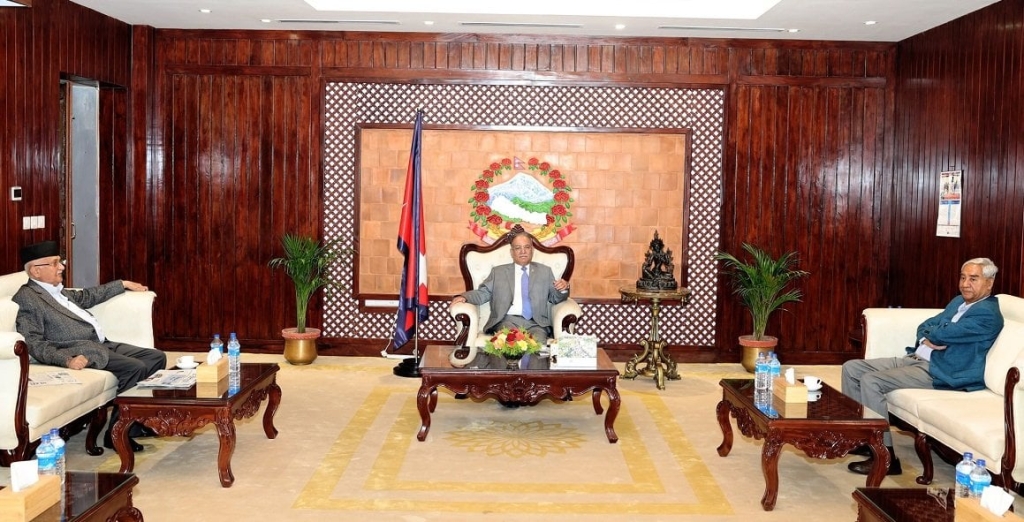 बालुवाटारमा प्रधानमन्त्री प्रचण्डसँग ओली र देउवाको भेटवार्ता