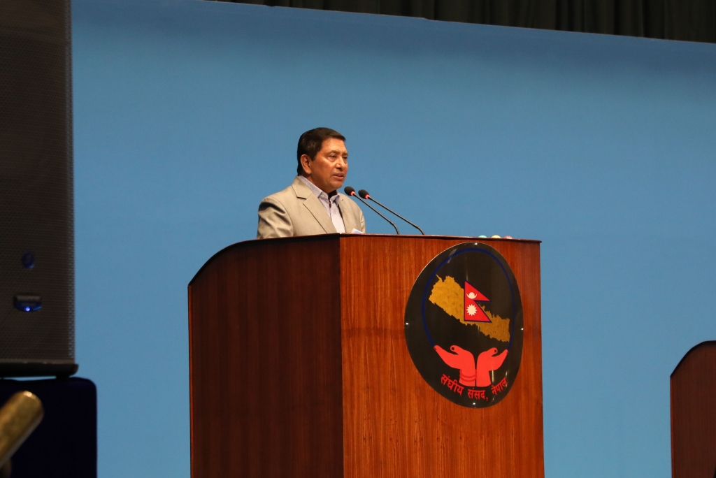 प्रहरी जवान र हवल्दारलाई १६ वर्षमै अवकाश : गृहमन्त्री श्रेष्ठ