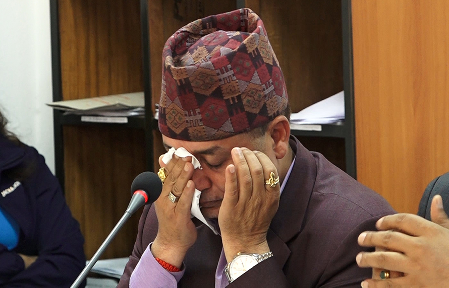 सदस्य सचिव थापाले रुँदै भने : जलहरीमा १० केजी सुन नपुगे मृत्युदण्ड भोग्छु तयार छु