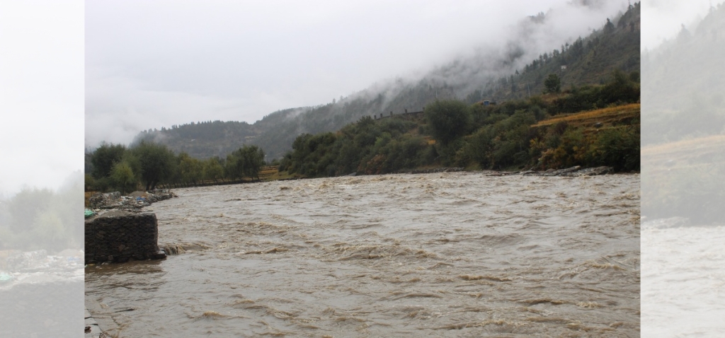 अस्थायी पुलबाट चिप्लिएर एक युवा बेपत्ता