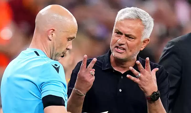 मोरिन्होलाई चार खेलको प्रतिबन्ध