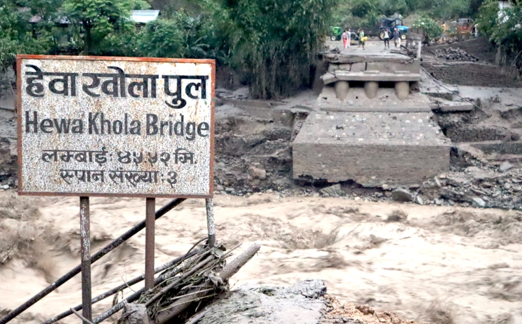 पाँचथर बाढीः बेपत्ता पाँच जनाको खोजी जारी, ठूलो परिमाणमा भौतिक संरचनामा क्षति