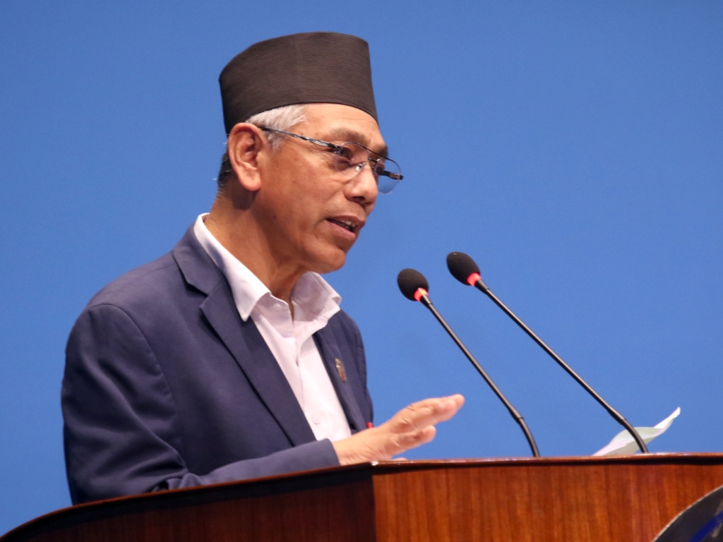 निजी बैंकहरुलाई सरकारले तत्काल आफ्नो मातहत ल्याउनुपर्छ : प्रेम सुवाल