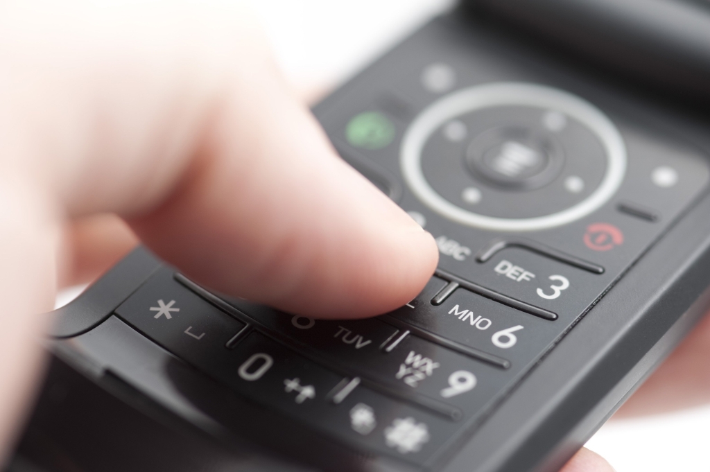 चार्जमा रहेको मोबाइल फोन उठाउने क्रममा करेन्ट लागेर महिलाको मृत्यु