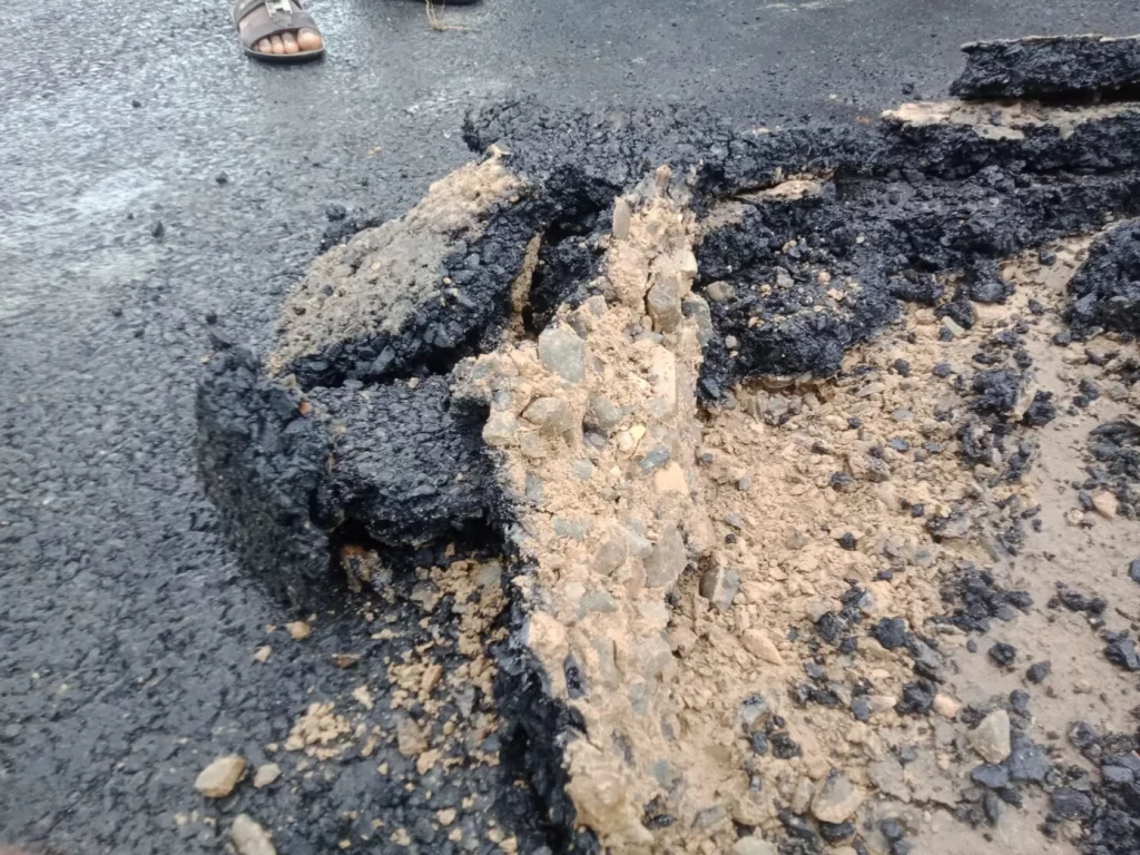 महिना दिनमै उप्कियो मध्यपहाडी लोकमार्गको कालोपत्र