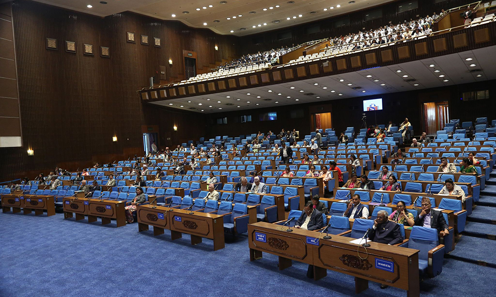 प्रधानमन्त्रीको राजीनामाबाट एमाले ब्याक नभएपछि प्रतिनिधि सभाको बैठक बस्दै नबसी स्थगित