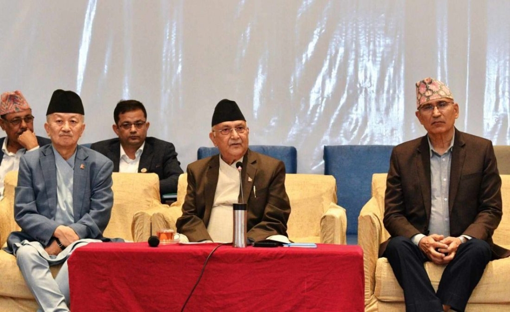 सरकारले देश लुट्न खोज्दैछ, अब चुप बस्न हुँदैन : केपी ओली