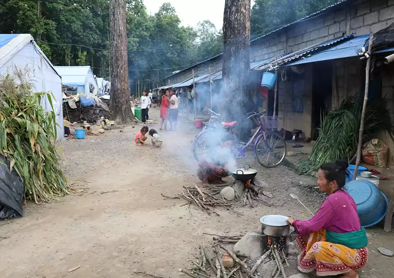 दुई बर्षदेखि हुप्सेकोटका पहिरो विस्थापित अस्थायी शिविरमा