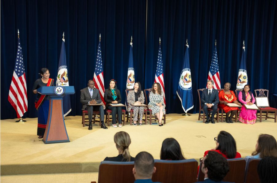 सरस्वती नेपालीलाई अमेरिकामा अवार्ड