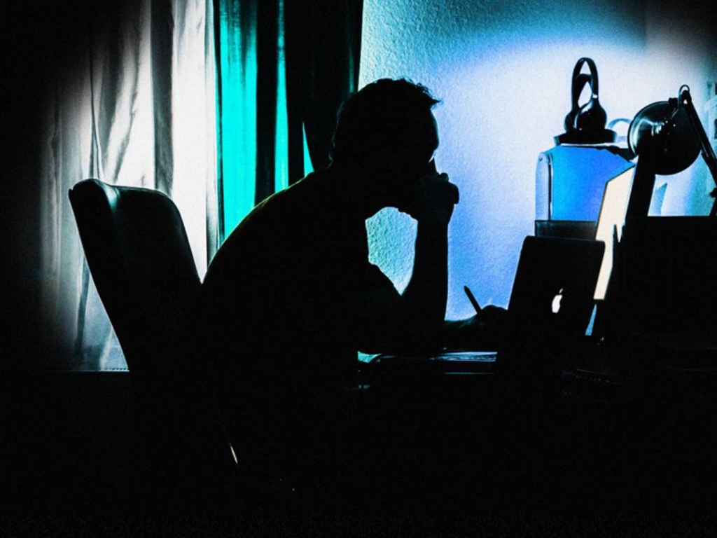 साइबर हिंसाका घटना बढ्दै, सांसददेखि नायिकतासम्म निसानामा