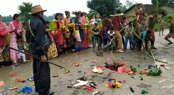 अवधि समुदायले गुडिया पर्व मनाउदै