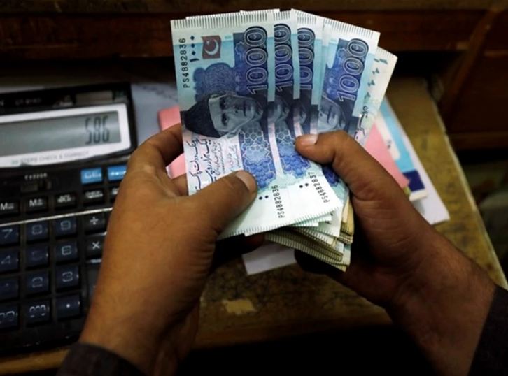 पाकिस्तानको उत्पादनशील, सेवा क्षेत्रमा भारी गिरावट